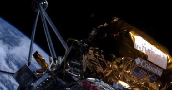 مركبة الهبوط القمرية لشركة Intuitive Machines ترسل صورها الأولى للأرض