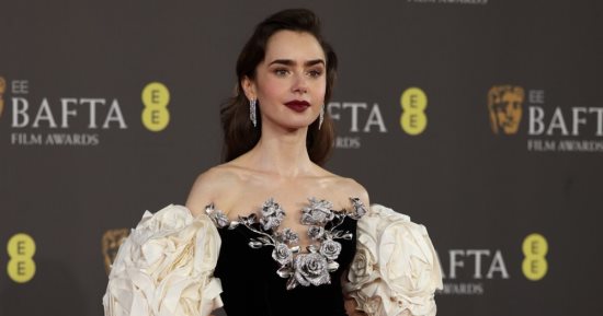 كيليان مورفي وليلي كولينز وبول جياماتي على السجادة الحمراء لحفل الـBAFTA