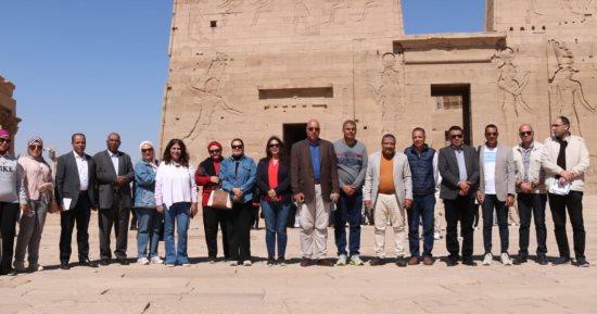 الآثار تستجيب لتوصيات إعلام النواب وتنشئ مظلات شمسية للزوار بمعبد فيلة