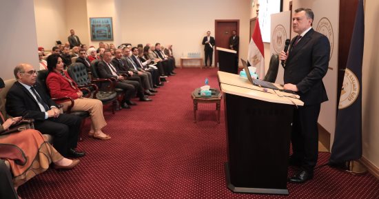 وزير السياحة يعقد الملتقى الدورى للقيادات العليا بعنوان "100 قيادة".. صور