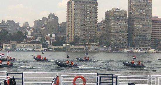 عروض مبهرة للمسطحات المائية بالنيل احتفالا بعيد الشرطة.. صور