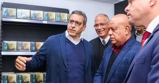 افتتاح منفذ بيع للمنتجات الغذائية للعاملين بميناء دمياط بمناسبة شهر رمضان
