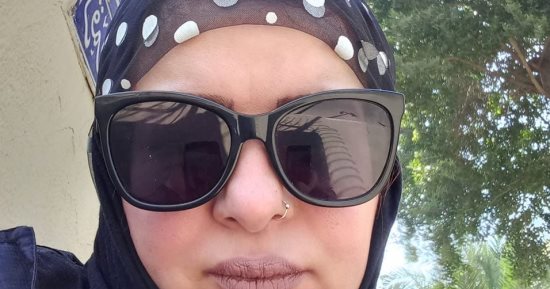 داليا إبراهيم تظهر أمام مقام الحسين بالحجاب..صور