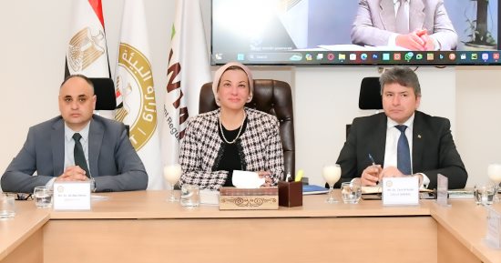 وزيرة البيئة تترأس لجنة تسيير البرنامج الوطنى لإدارة المخلفات الصلبة