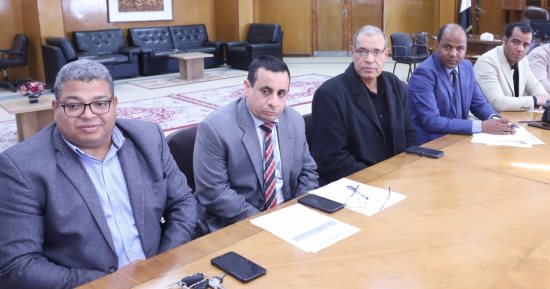 رئيس جامعة جنوب الوادى يشدد على تجهيز المعامل بالجامعة الأهلية