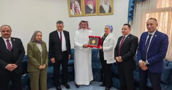 نقيب البنوك تلتقى أمين الاتحاد الحر لنقابات عمال البحرين لتعزيز التعاون
