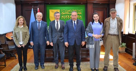 رئيس جامعة الإسكندرية يستقبل وفد الوكالة الجامعية الفرانكفونية  