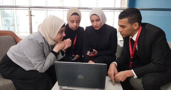 لتمكين ذوى الهمم.. طلاب جامعة مطروح يتألقون بـ"هاكاثون الجامعات" ببنها.. ابتكروا تطبيقا يساعد الصم والبكم على التواصل المباشر بالفيديو.. أحدهم طوره لمساعدة صديقه.. وأخرى لتعليم ابنة صديقة والدتها.. صور وفيديو