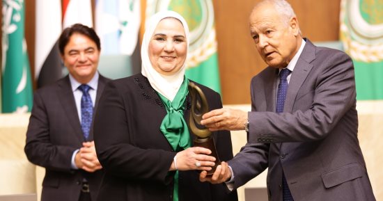 جامعة الدول العربية تكرم وزيرة التضامن فى اليوم العربي للاستدامة