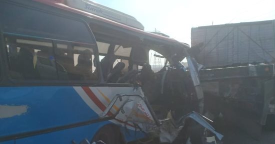 خروج حالتين من مصابى حادث تصادم أتوبيس طلاب بسيارة نقل فى الشرقية