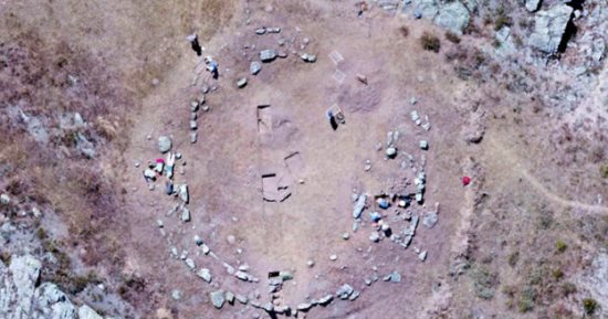 اكتشاف ساحة حجرية أثرية تعود تاريخها إلى 5000 عام في بيرو