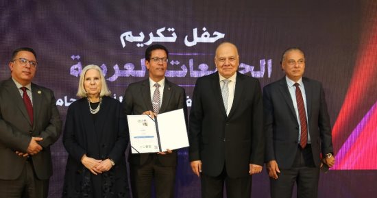 وزير التعليم العالى يكرم جامعة بنها لتقدمها فى التصنيف العربي للجامعات