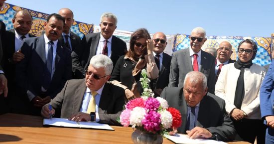 رئيس جامعة المنوفية يشهد وضع حجر أساس مشروع أرض الجامعات المصرية بالوادى الجديد