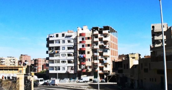 تطوير منطقة الطابية التاريخية فى قلب مدينة أسوان.. المحافظة تحول المكان إلى واجهة مشرفة وتقضى على العشوائيات.. الأهالى: مشروع متكامل لأول مرة منذ عقود.. والمحافظ: وضع اللمسات النهائية وفقا للهوية البصرية.. صور