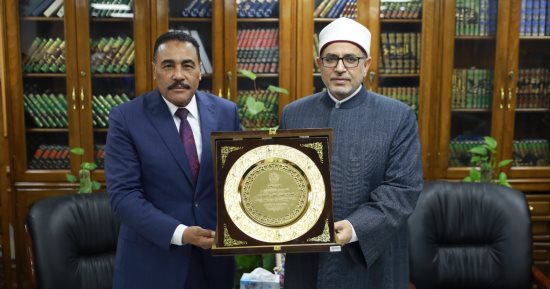 جامعة الأزهر ومحافظ مطروح يبحثان افتتاح (كلية البنات الأزهرية) بالمحافظة