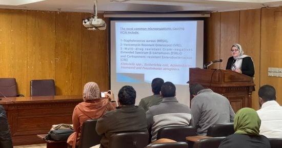 تدريب 109 أطباء مقيمين على طرق مكافحة العدوى فى مستشفيات سوهاج الجامعية