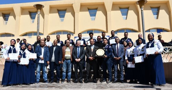 رئيس جامعة حلوان يكرم منتخب الجوالة لحصوله على المستوى الأول فى جميع المجالات