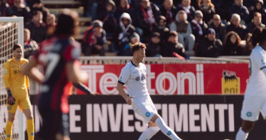 Résumé et buts de Cagliari contre Naples 1-1 en Ligue italienne
