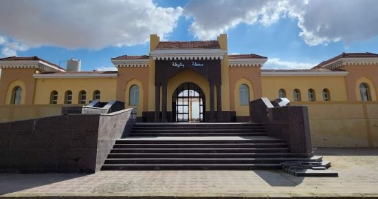 السكة الحديد تجدد محطة بالوظة لإعادة حركة القطارات لسيناء.. صور 