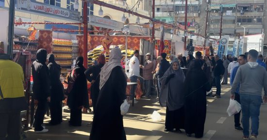 السكر بـ27 جنيها والأرز بـ25.. إقبال على معرض أهلا رمضان فى بورسعيد