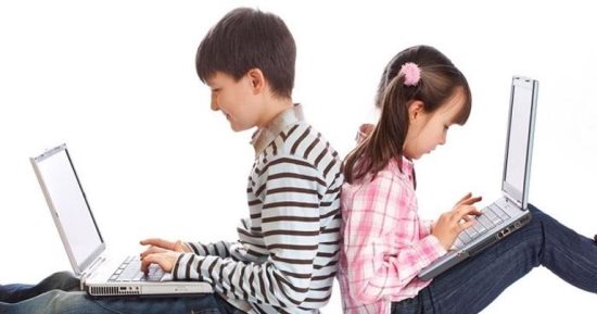 كيف تجعل طفلك يستخدم الإنترنت بأمان: 5 إعدادات أساسية يجب تمكينها قبل اعطاءه موبايل