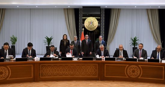 الحكومة توقع 7 اتفاقيات مع مطورين عالميين لمشروعات هيدروجين أخضر وطاقة متجددة