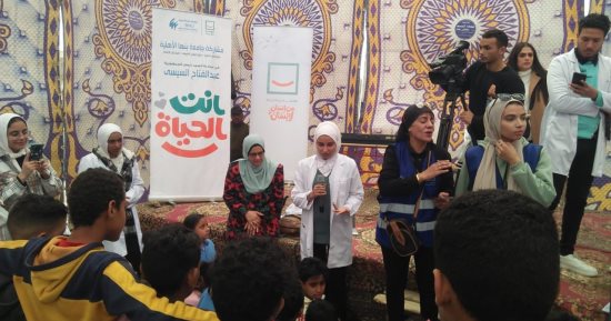 جامعة بنها الأهلية ومؤسسة حياة كريمة ينظمان قافلة طبية بالبحر الأحمر