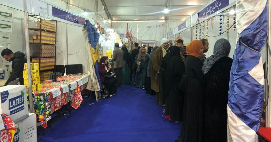 إقبال على معرض أهلا رمضان فى البدرشين بالجيزة.. السكر بـ27 جنيها والأرز بـ30 واللحم البلدى بـ320 والبلح يبدأ سعره من 35.. وتخفيضات على مختلف السلع الأساسية تصل لـ25%.. والمعرض يستقبل المواطنين يوميا من 10 صباحا