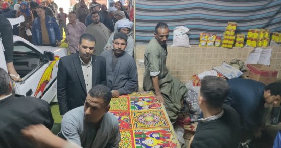 ضخ 300 طن من السلع الغذائية المتنوعة فى معرض أهلا رمضان بإسنا.. صور