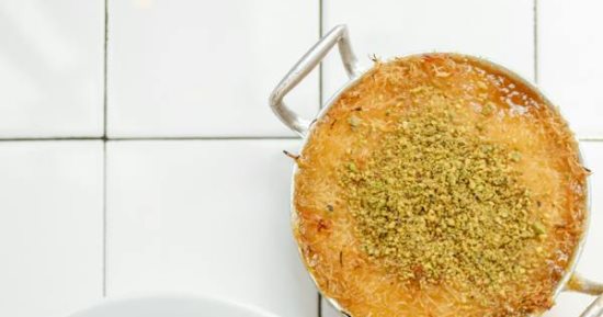 طريقة عمل البقلاوة بالمكسرات.. مكوناتها خفيفة وطعمها لذيذ