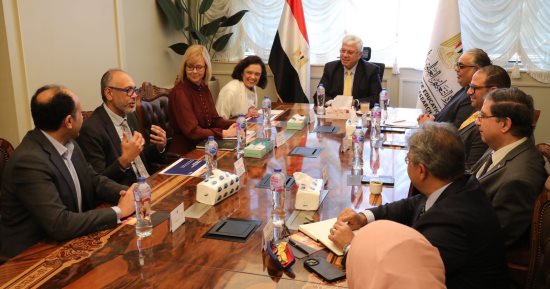 وزير التعليم العالى يستقبل وفد الكلية الملكية البريطانية لأمراض النساء.. صور 