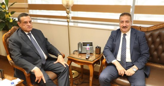 وزير التنمية المحلية يبحث مع محافظ المنوفية التوسع في إقامة معارض بيع السلع
