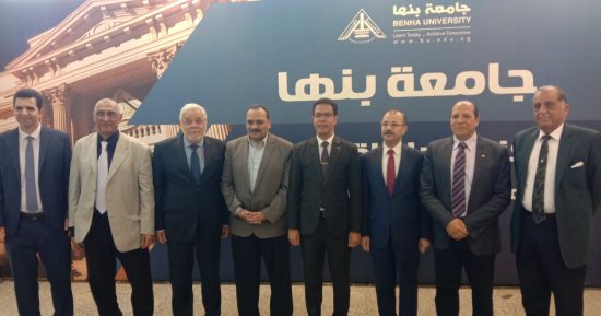 رئيس جامعة بنها يشهد ورشة عمل حول المناظير الجراحية النسائية.. صور