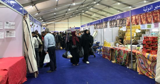 التخفيضات 30% على السلع الغذائية فى معرض أهلا رمضان بالعمرانية.. فيديو