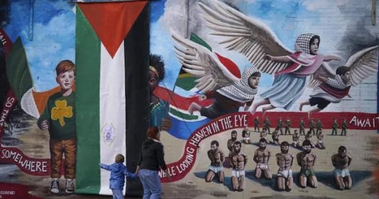 تضامنًا مع فلسطين.. جدار يتحول للوحة جدارية عن غزة في إيرلندا