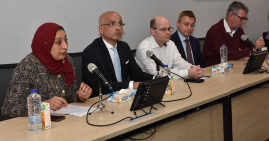 رئيس جامعة عين شمس يستقبل وفدا رفيع المستوى من الحكومة المجرية