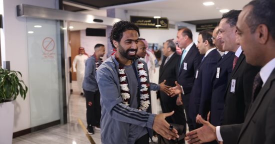 استقبال حافل بالورود لبعثة الأهلي فى السعودية.. صور
