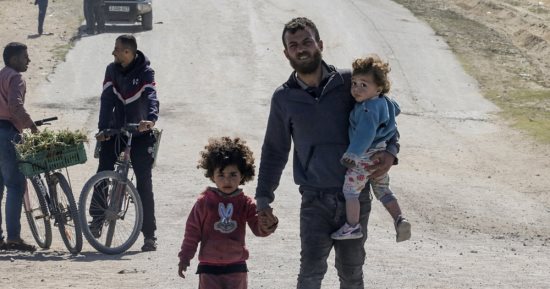 تحذيرات أممية من نفاد الغذاء فى جنوب غزة خلال أيام.. مستشفيات القطاع تنهار بعد قطع إسرائيل إمدادها بالوقود.. الأمم المتحدة: نزوح أكثر من 100 ألف مواطن من رفح.. ومستشفى شهداء الأقصى تناشد العالم بإنقاذ المرضى
