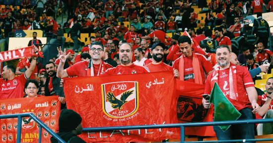 جماهير الأهلي تزين استاد "الأول بارك" قبل مواجهة الزمالك فى نهائي الكأس.. صور