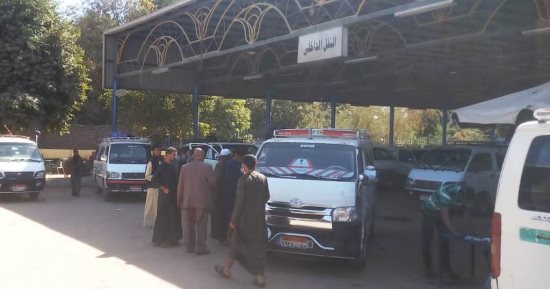 غرامات رادعة على سيارات السيرفيس المخالفة بأسوان