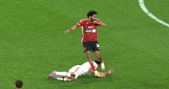الأهلي يهزم الزمالك بثنائية إمام عاشور وأفشة ويتوّج بكأس مصر
