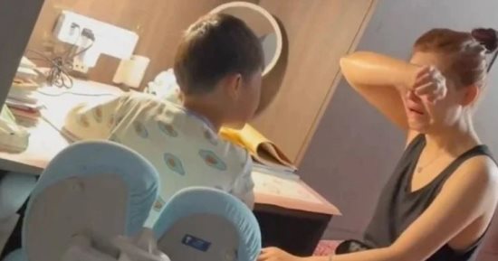 تزايد إصابات الصينيين بالنوبات القلبية أثناء مساعدة الأطفال فى المذاكرة