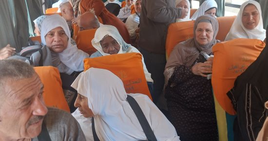 دعوات بالمغفرة خلال رمضان.. معتمرون يودعون أهاليهم قاصدين بيت الله.. فيديو