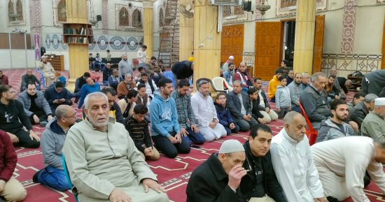 هل هلالك شهر مبارك.. صلاة التراويح بمسجد أولاد الزبير في الغربية.. فيديو