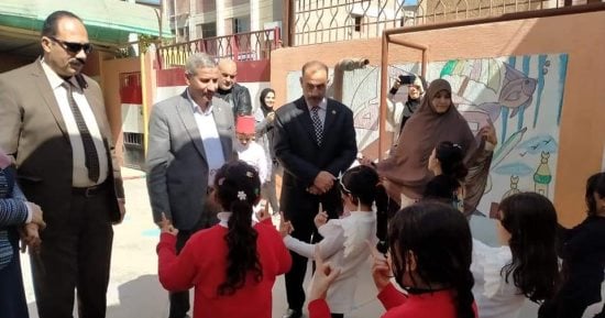 مدير "تعليم دمياط" يتفقد سير العملية التعليمية ومتابعة الانضباط بمدارس الإدارة