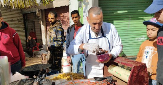 عمرك كلت مخلل مكرونة وبطاطس وفاصوليا؟.. شوف آخر تقاليع المخللات بالإسكندرية