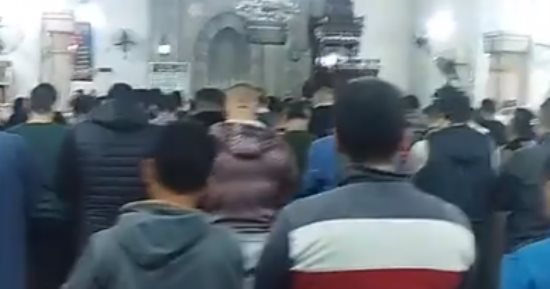 إقبال كبير من المصلين في صلاة التراويح من مسجد سيدى أحمد الفولى بالمنيا