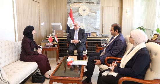 وزير التعليم العالى يبحث مع سفيرة البحرين سبل التعاون المشترك