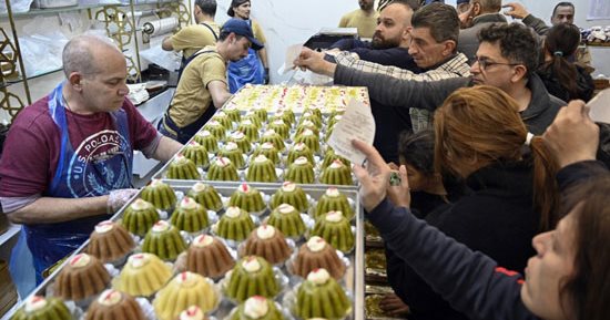 شهر رمضان فى لبنان.. اللبنانيون يستقبلون رمضان بالحلوى والعصائر 