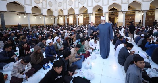 5 آلاف وجبة.. وكيل الأزهر يشهد تحضيرات الإفطار الجماعى بالجامع الأزهر